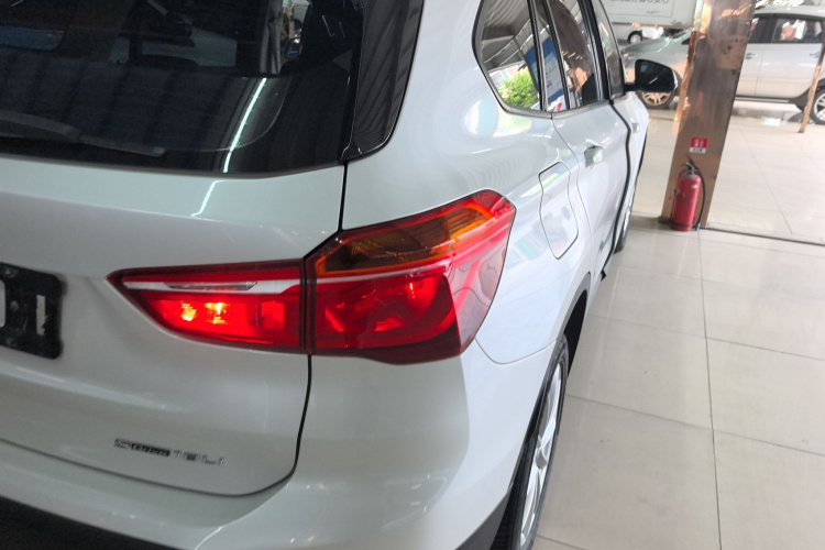 宝马X1 2018款 sDrive18Li 时尚型车身外观9