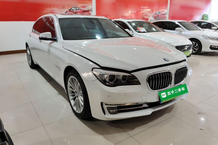 宝马7系 2014款 730Li 臻享型车身外观3