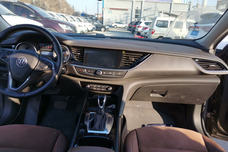 别克 君威 2017款 20T 精英型中控内饰12