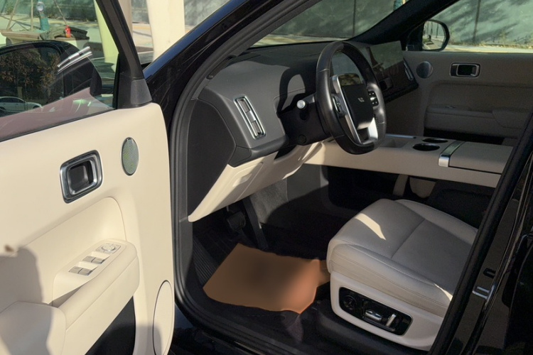 理想汽车 理想L8 2023款 Pro中控内饰7001