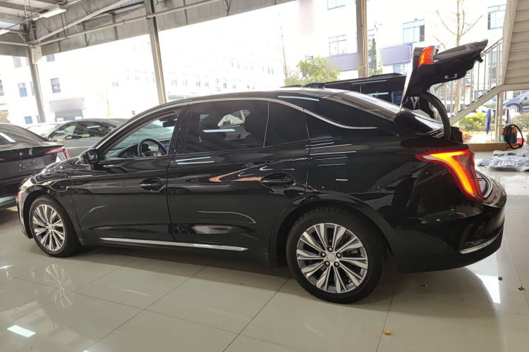 红旗E-QM5 2022款 431km 充电乐享版车身外观4