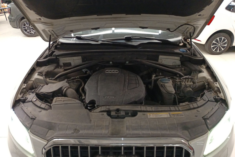 奥迪Q5 2016款 40 TFSI 进取型机舱底盘24