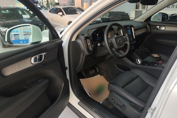 沃尔沃XC40 2024款 B4 四驱智远豪华版中控内饰20