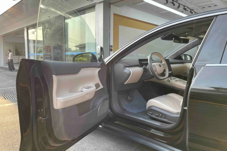 蔚来ET7 2022款 100kWh 首发版中控内饰7004