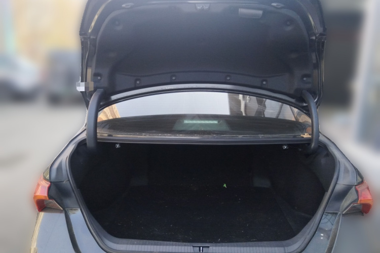 丰田 亚洲龙 2021款 2.5L 豪华版中控内饰23