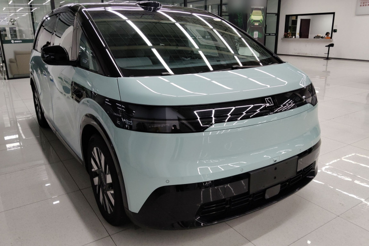 极氪MIX 2025款 智驾版车身外观3