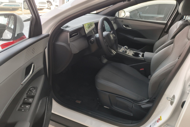 比亚迪 秦PLUS 2025款 DM-i 智驾版 55KM领先型中控内饰20