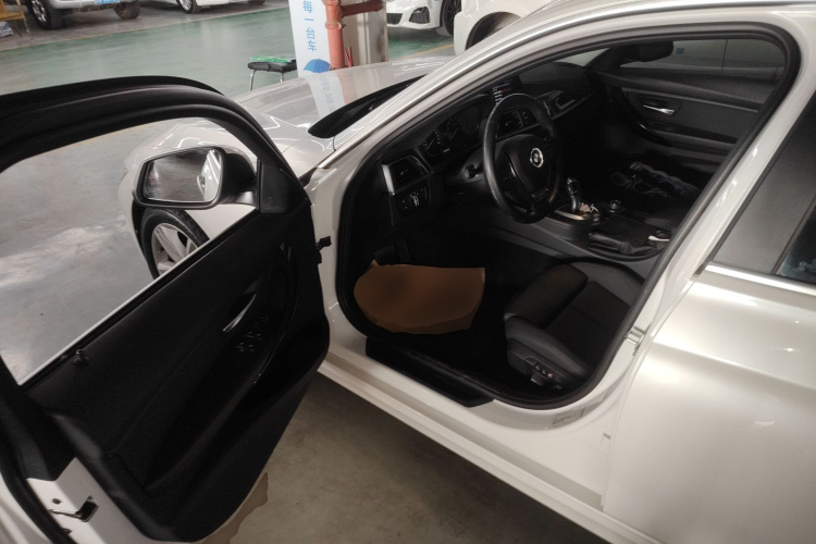 宝马3系 2018款 318Li中控内饰7003