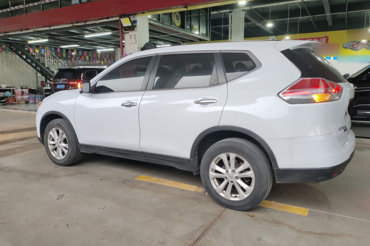 日产 奇骏 2014款 2.0L CVT舒适版 2WD车身外观4