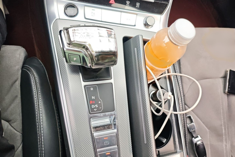 奥迪A6L 2023款 改款 45 TFSI 臻选动感型局部细节18