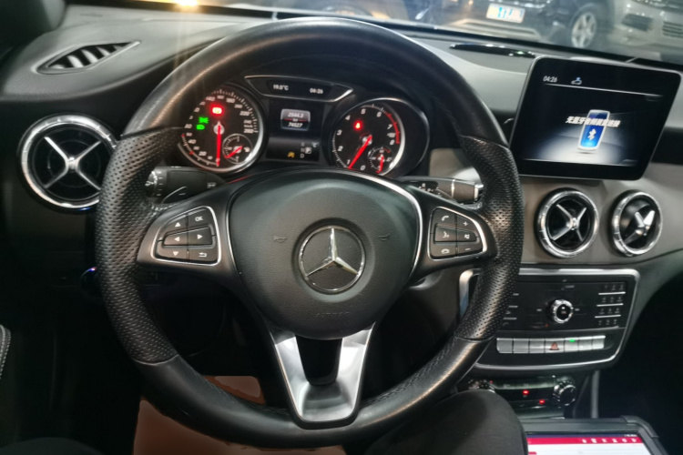 奔驰CLA 2019款 CLA 200 动感型中控内饰13