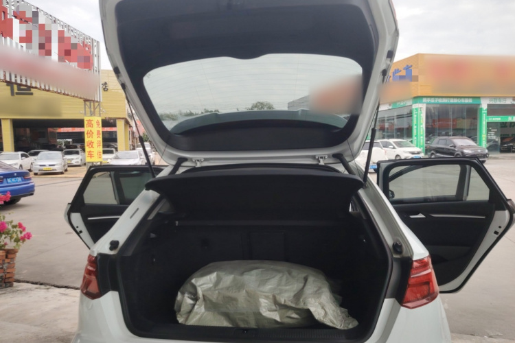 奥迪A3 2018款 30周年年型 Sportback 35 TFSI 进取型机舱底盘23