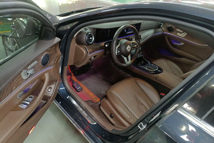 奔驰E级 2019款 E 300 L 时尚型中控内饰7003