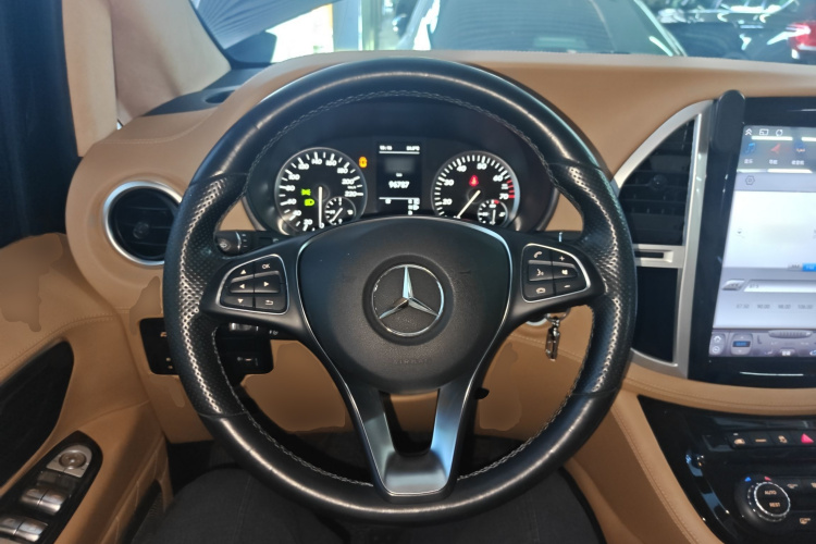 奔驰 威霆 2018款 2.0T 商务版 国VI中控内饰13