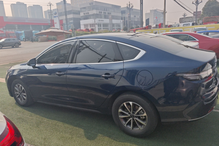 比亚迪 驱逐舰05 2024款 荣耀版 DM-i 55KM 豪华型车身外观4