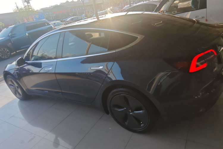 特斯拉 Model 3 2020款 改款 长续航后轮驱动版车身外观4