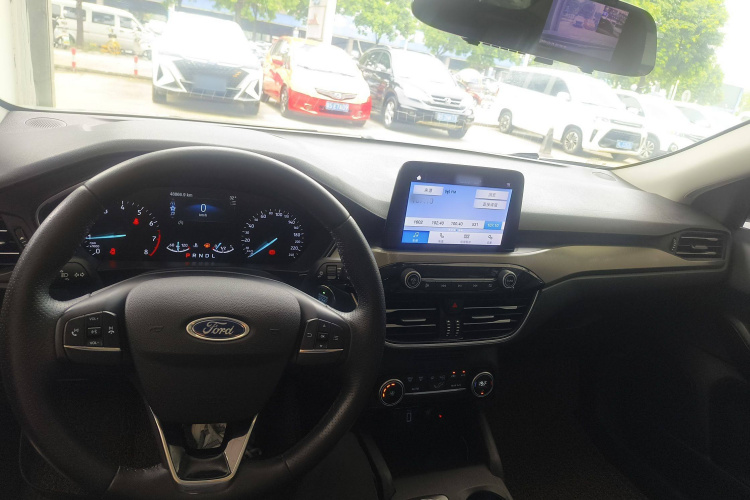 福特 福克斯 2020款 三厢 EcoBoost 180 自动锋潮型中控内饰12