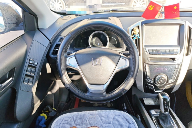 纳智捷 优6 SUV 2015款 1.8T 时尚型中控内饰13