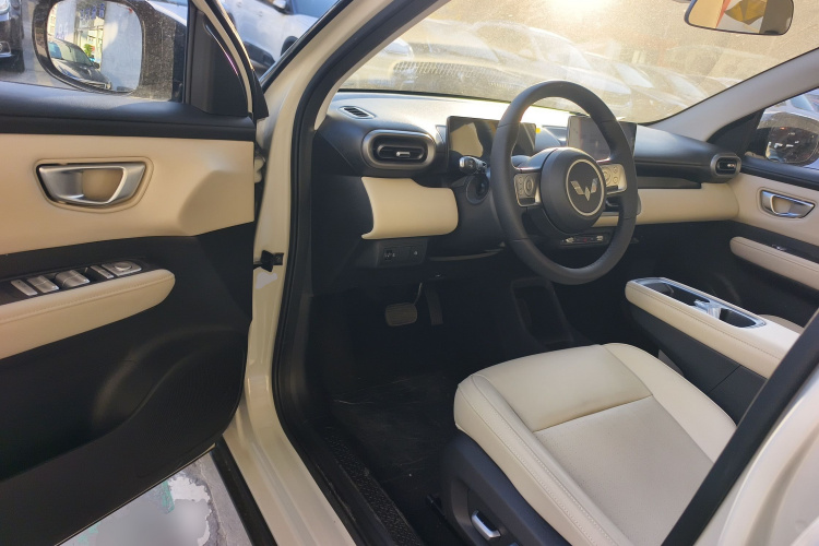 五菱汽车 五菱缤果PLUS 2024款 330km 五座版中控内饰7003