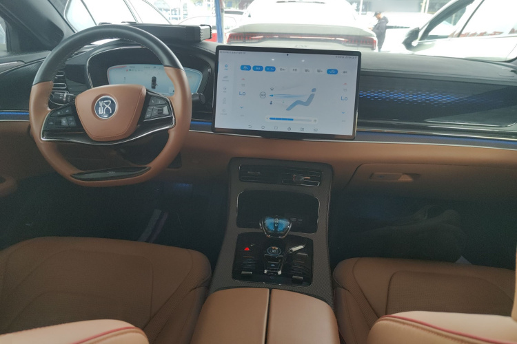 比亚迪 汉 2022款 EV 创世版 610KM四驱尊享型中控内饰7002