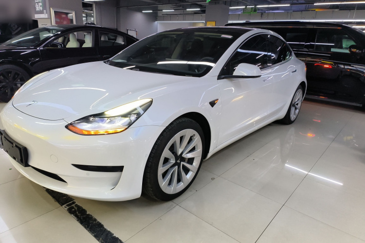 特斯拉 Model 3 2021款 标准续航后驱升级版车身外观1
