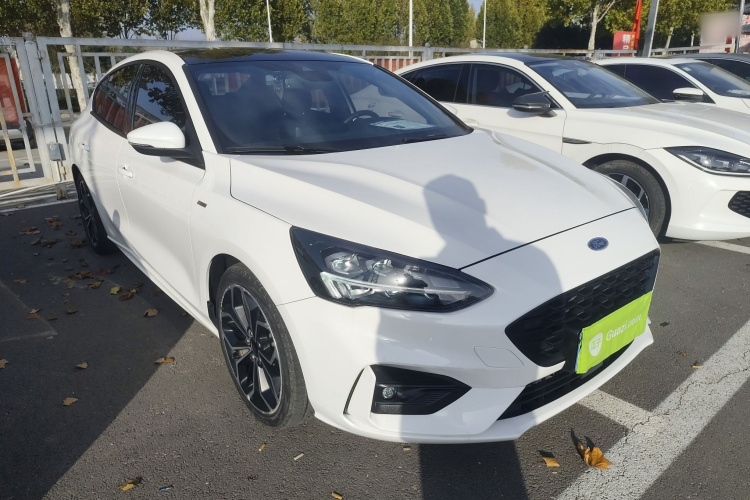 福特 福克斯 2021款 三厢 EcoBoost 180 自动ST Line车身外观3