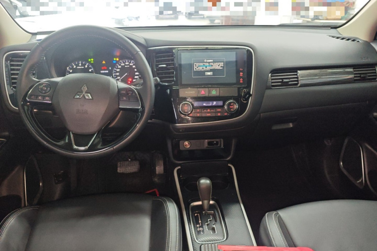 三菱 欧蓝德 2020款 2.0L 两驱畅享版 5座中控内饰7002
