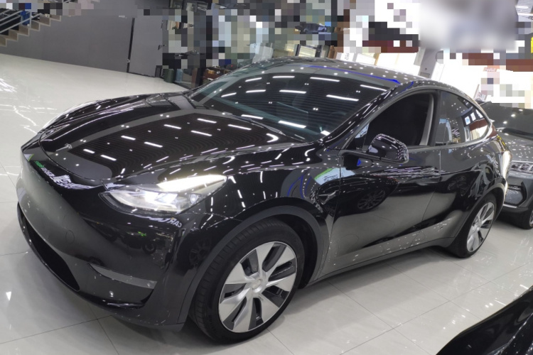 特斯拉 Model Y 2021款 长续航全轮驱动版车身外观4