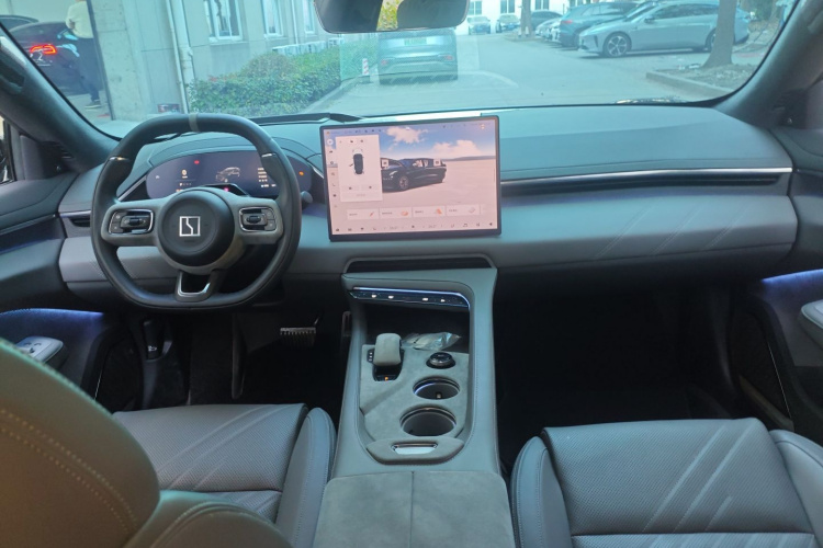 极氪001 2024款 ME版 100kWh 四驱中控内饰12