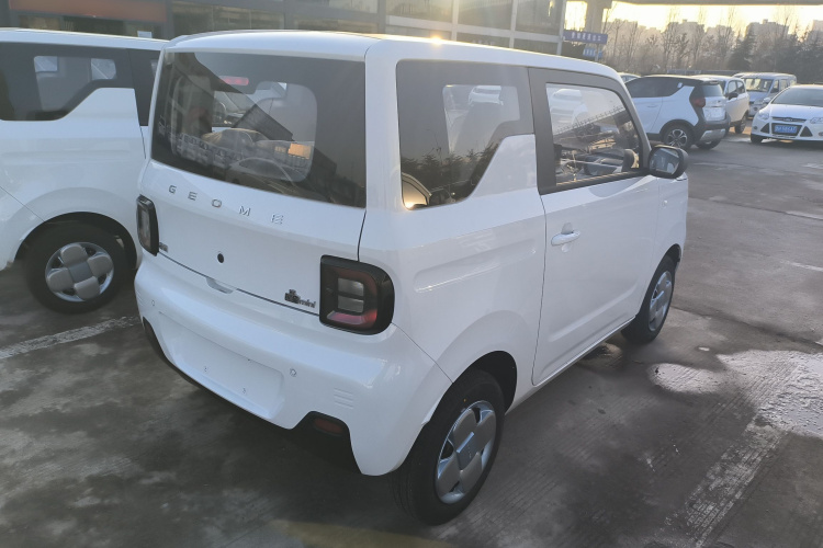 吉利银河 2024款 熊猫mini 200km 耐力熊车身外观7