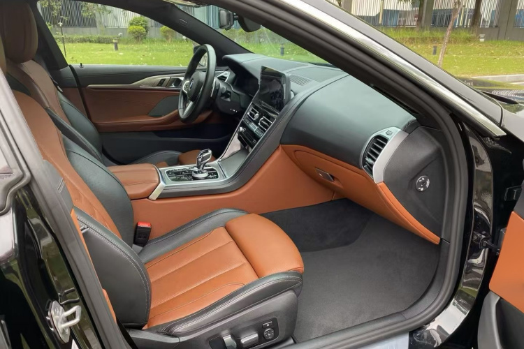 宝马8系 2022款 840i 四门轿跑车 M运动套装中控内饰7002