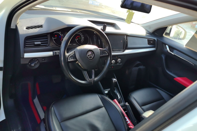 斯柯达 柯米克 2020款 1.5L 自动标准版中控内饰12