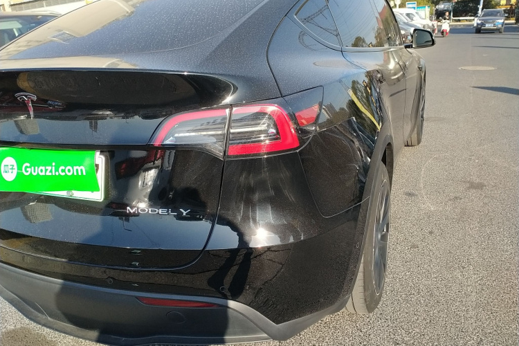 特斯拉 Model Y 2023款 后轮驱动版车身外观9