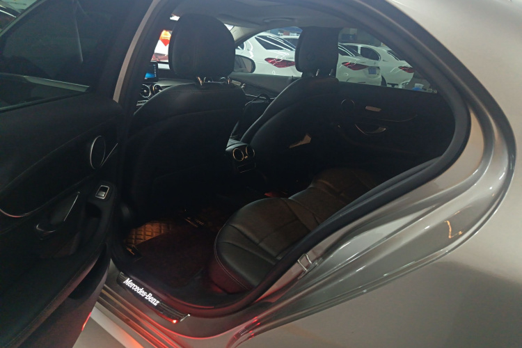 奔驰C级 2019款 改款 C 260 L 运动版中控内饰21