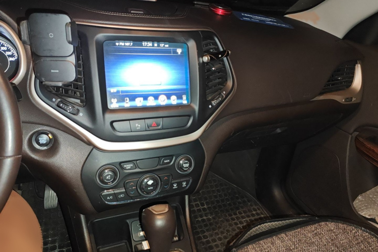 Jeep 自由光 2016款 2.0L 优越版局部细节16