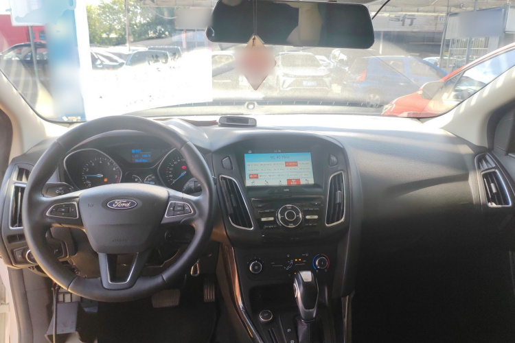 福特 福克斯 2018款 两厢经典 1.6L 自动风尚型智行版中控内饰12