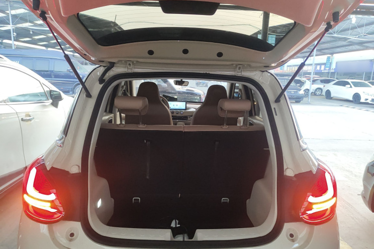 五菱汽车 五菱缤果 2025款 333km 悦享款机舱底盘23