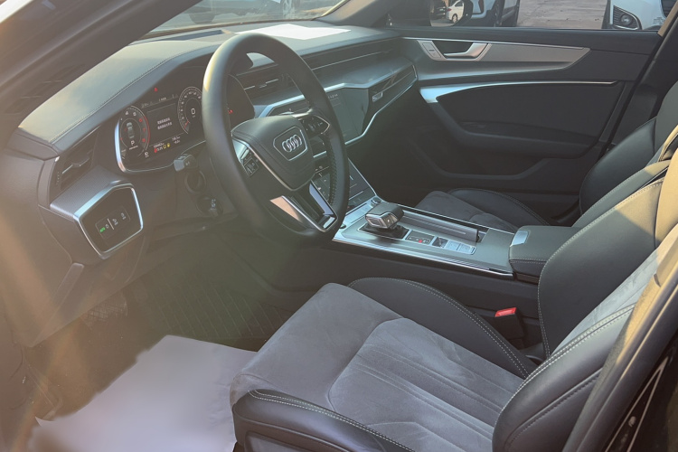 奥迪A6L 2023款 改款 40 TFSI 豪华动感型中控内饰7001