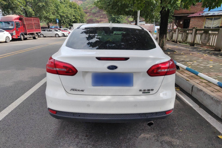 福特 福克斯 2017款 三厢 EcoBoost 180 自动精英型车身外观6004