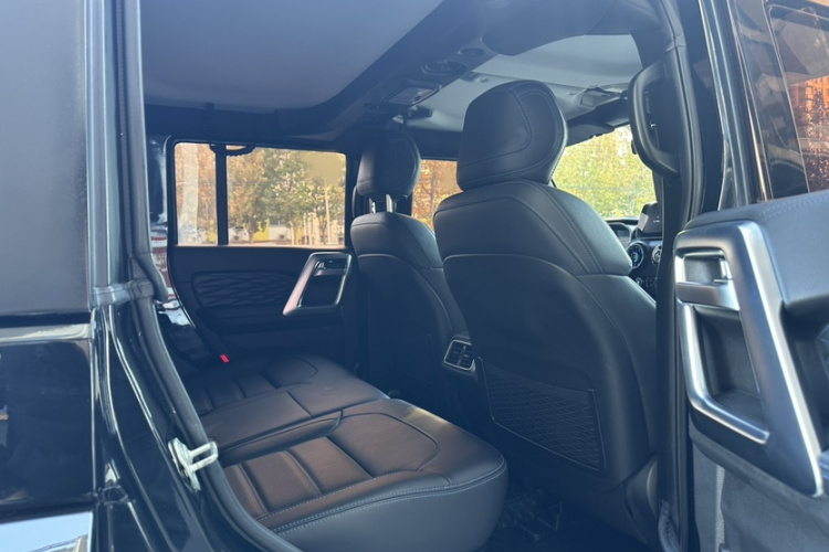 北京BJ40 2020款 2.0T 自动四驱城市猎人版侠客型中控内饰7004