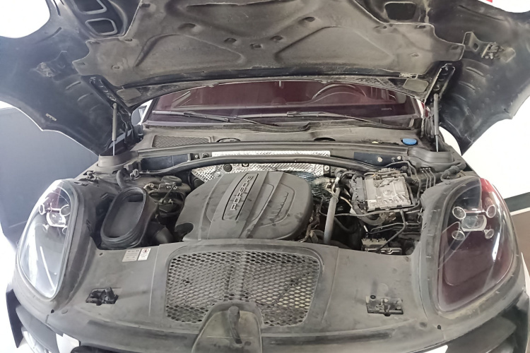 保时捷 2020款 Macan 2.0T机舱底盘24