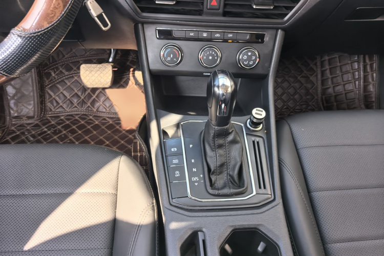 大众 朗逸 2022款 1.5L 自动舒适版中控内饰7003