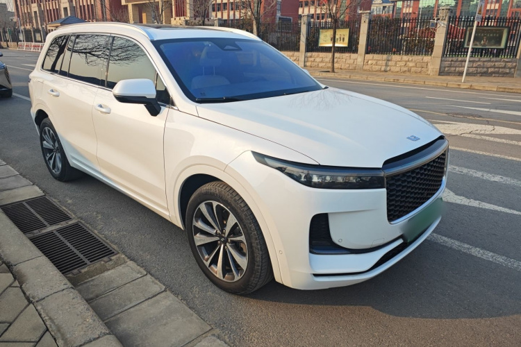 理想汽车 理想ONE 2021款 增程6座版车身外观3