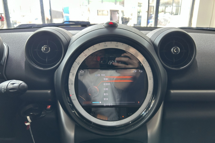 MINI Countryman 2016款 1.6T COOPER ALL4 Fun装备控中控内饰16