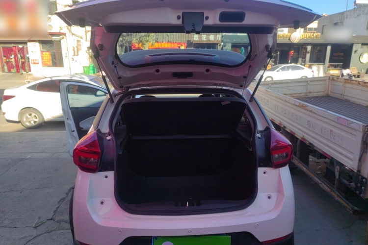 奇瑞 瑞虎3X 2022款 钻石版 1.5L CVT精英版机舱底盘23