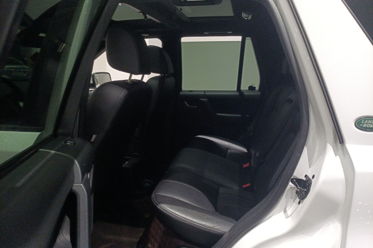 路虎 神行者2 2014款 2.0T Si4 SE汽油版中控内饰7004