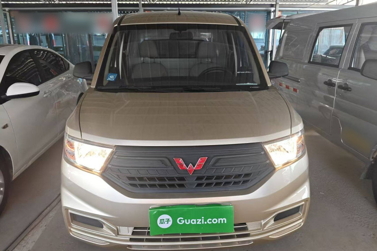 五菱汽车 五菱宏光V 2022款 1.5L劲取版封窗车电动助力LAR车身外观6001