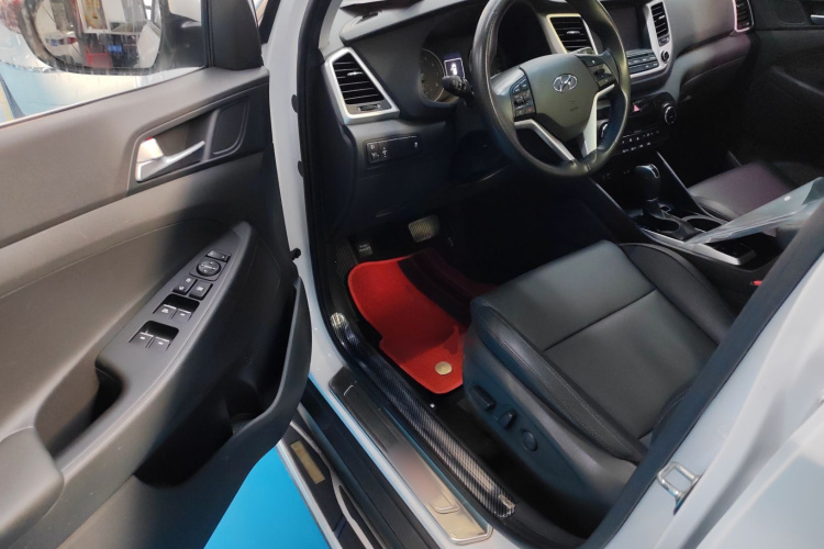 现代 途胜 2018款 1.6T 双离合两驱15周年特别版中控内饰7003