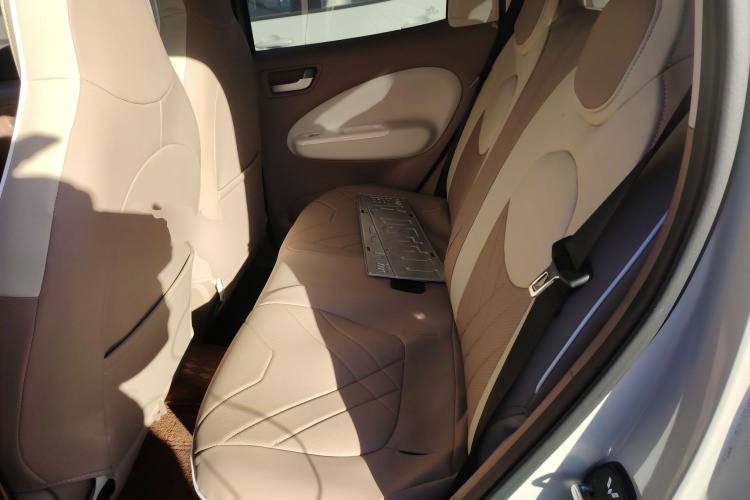 五菱汽车 宏光MINIEV 2025款 四门版 进阶款中控内饰7004