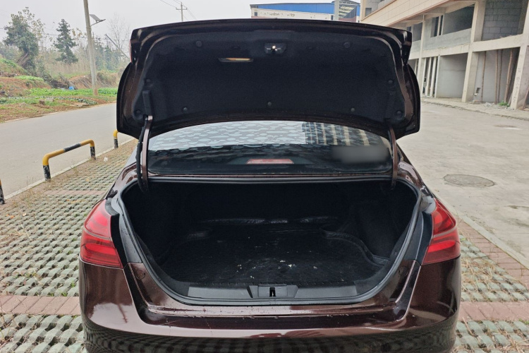 吉利汽车 帝豪 2018款 1.5L 手动向上互联版机舱底盘23